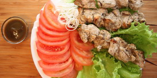 Куриные шашлычки, маринованные в Ткемали