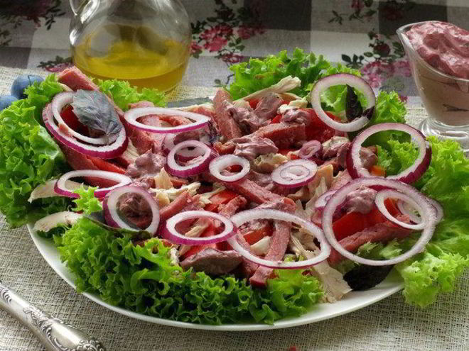 Рецепт мясного салата с майонезом-ткемали