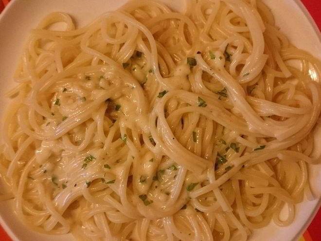 Рецепт сливочно-сырного соус с мускатным орехом для пасты