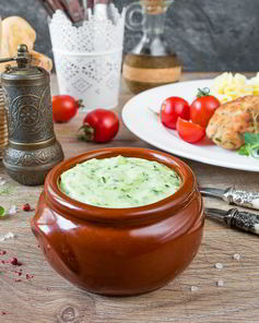 Сырный соус со шпинатом