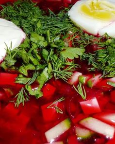 Холодный борщ из свеклы с колбасой