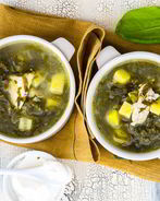 Зеленый борщ с щавелем