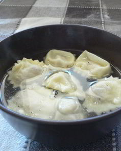 Анолини в бульоне по-пьячентски