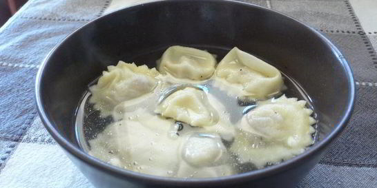 Анолини в бульоне по-пьячентски