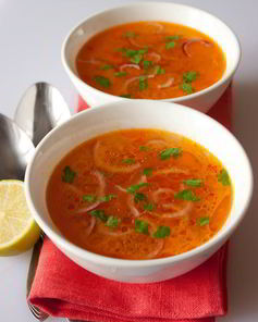 Бульон из индейки с помидорами и острым перцем