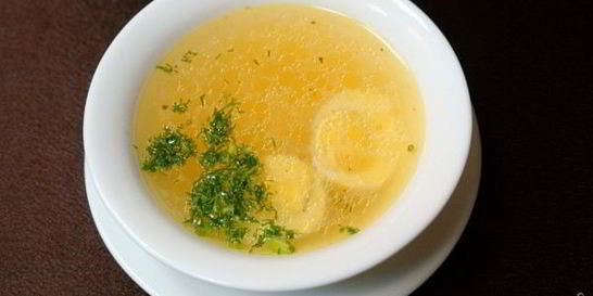 Бульон с яйцом