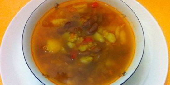 Фасолевый суп на мясном бульоне