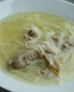 Лапша на курином бульоне