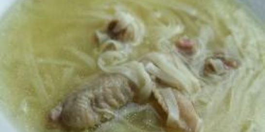 Лапша на курином бульоне