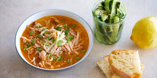 Лапша в бульоне с запеченной свининой