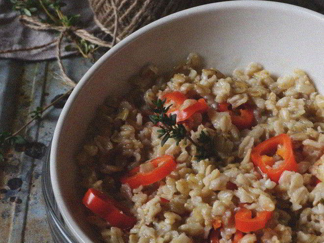 Рецепт овсяной каши на курином бульоне со сладким перцем и тимьяном