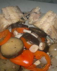 Сом в мятном бульоне и фасоль с овощами