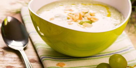 Белый гаспачо с виноградом