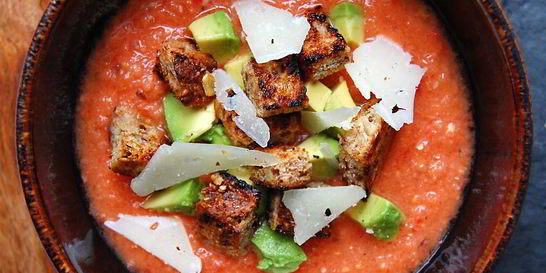 Гаспачо с домашними гренками