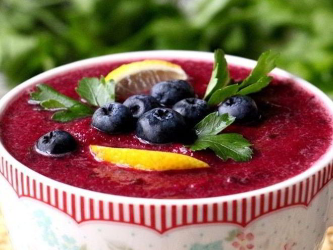 Рецепт свекольно-ягодного гаспачо