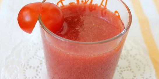 Томатно-вишневый гаспачо в стаканах