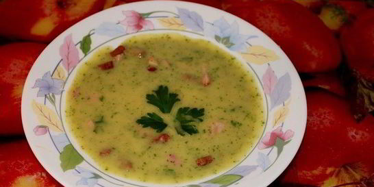 Гороховый суп с беконом и ветчиной