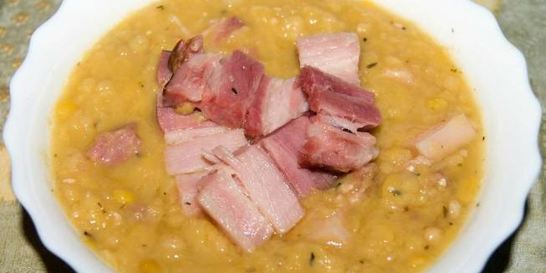 Гороховый суп с копченой грудинкой
