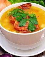 Гороховый суп с копчеными ребрами и беконом