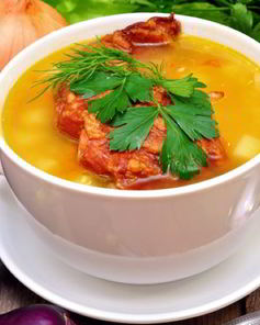 Гороховый суп с копчеными ребрами и беконом