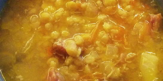 Гороховый суп с копчеными ребрами