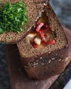 Гороховый суп в буханке