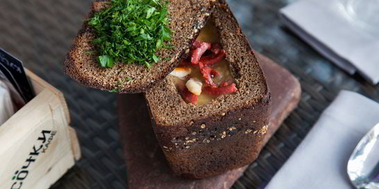 Гороховый суп в буханке