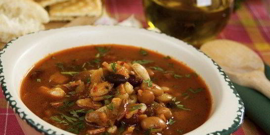 Суп фасолевый с курицей и горохом