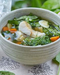 Холодник с копченым судаком и сметаной