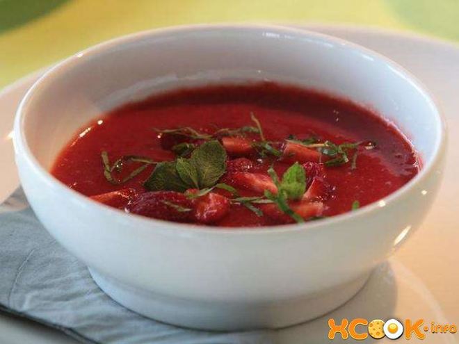 Рецепт холодного сладкого супа с клубникой и ревенем