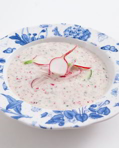 Холодный суп из редиски и молока