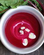 Холодный свекольный крем-суп с горгонзолой