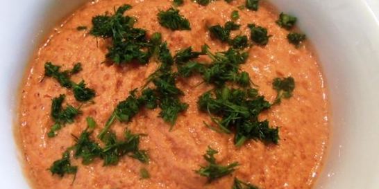 Холодный томатный суп с грецкими орехами