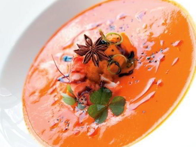 Рецепт холодного тыквенного супа с теплыми креветками