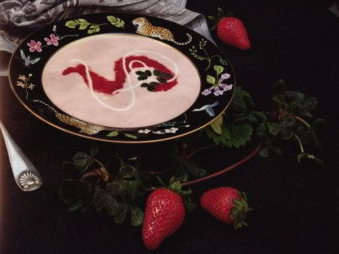 Рецепт холодного ягодного супа с черничным соусом