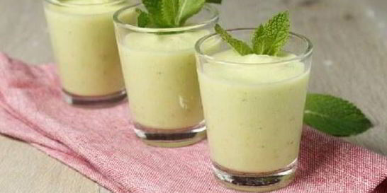 Легкий холодный суп из огурца