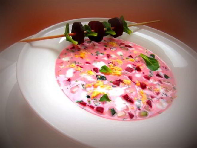 Рецепт летнего холодного супа со свеклой