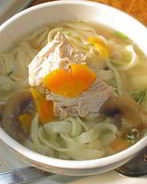 Куриный суп с грибами и домашней пастой