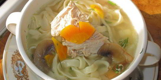 Куриный суп с грибами и домашней пастой