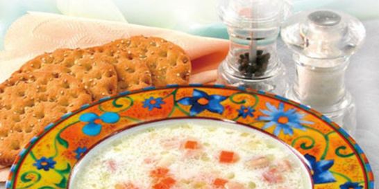 Молочный суп с копченостями