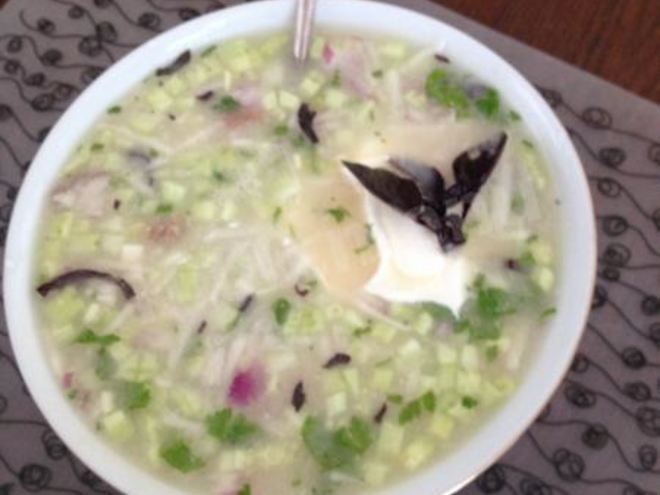 Рецепт окрошки на белом квасе с редькой и горчицей