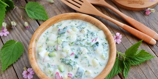 Окрошка на кефире с крапивой и мятой