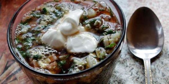 Окрошка на квасе с вареной колбасой