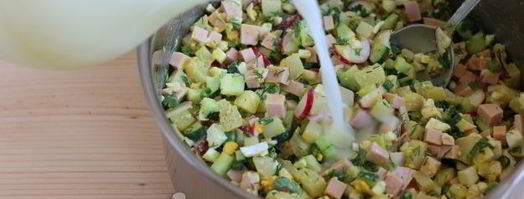 окрошка с колбасой на сыворотке. Шаг 19