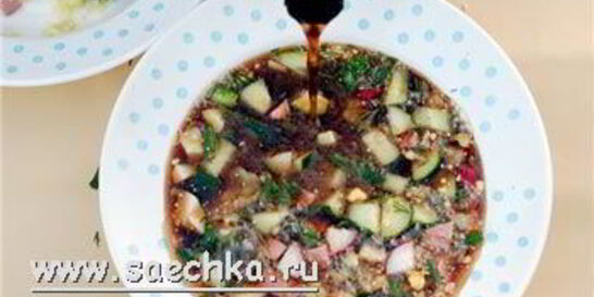Окрошка с копчеными сосисками