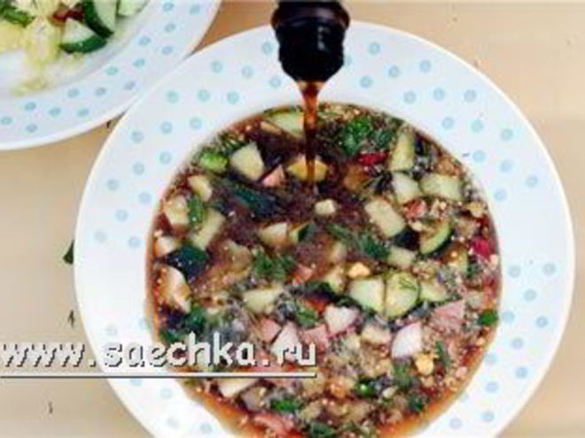 Рецепт окрошки с копчеными сосисками