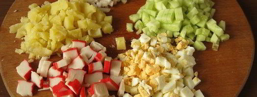 окрошка с крабовыми палочками. Шаг 3