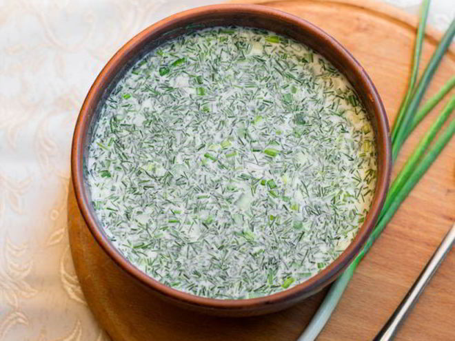 Рецепт окрошки с минеральной негазированной водой, кефиром и курицей