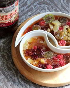 Окрошка с ревенем и сибирскими ягодами