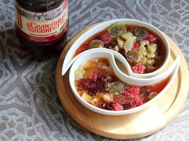 Рецепт окрошки с ревенем и сибирскими ягодами